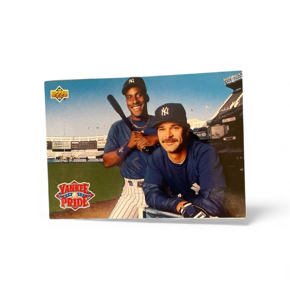 Bundle of 100 Assorted Baseball Trading Cards - Picture 2 of 4